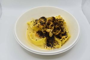 Cappellacci con gorgonzola alle tre consistenze di Cipolle