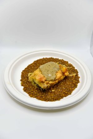 Sformato di patate con funghi e cipolle, zuppetta di lenticchie e tartufo nero estivo